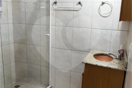 Casa à venda com 5 quartos, sendo 3 suítes, no condomínio Village Texeira Campos, Rio de Janeiro - RJ