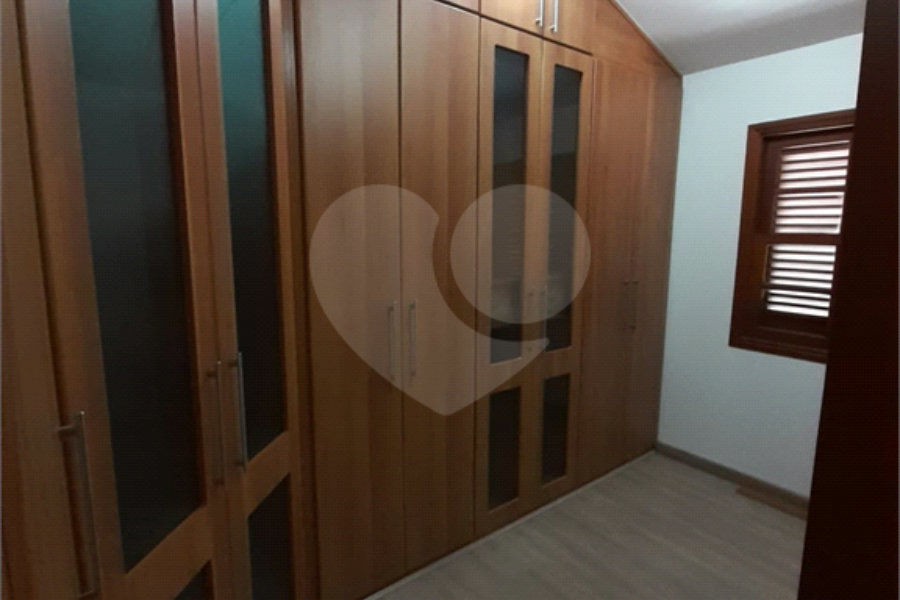 Sobrado à venda com 4 quartos, sendo 2 suítes,  em Tremembé, São Paulo, SP