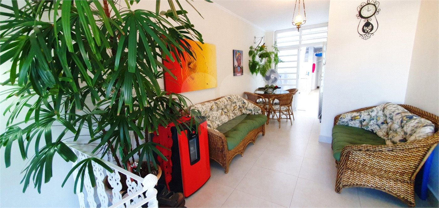 Sobrado à venda com 4 quartos, sendo 3 suítes, em Vila Paulicéia, São Paulo, SP