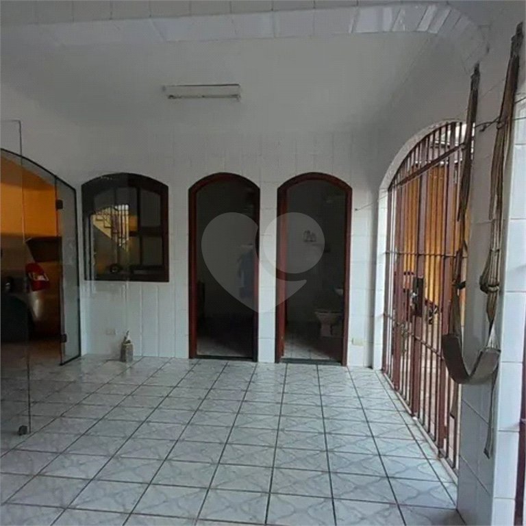 Sobrado à venda com 4 quartos, sendo 1 suíte, em Jardim Pinheiros, São Paulo, SP