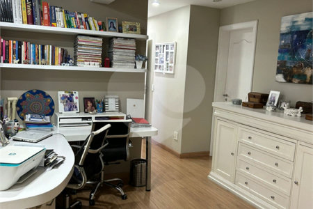 Apartamento à venda com 4 suítes em Real Parque, São Paulo, SP