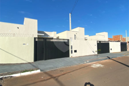 Casa à venda com 2 quartos, sendo 1 suíte,  em Ipê, Três Lagoas, MS