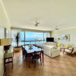 Apartamento Residencial à venda, Pitangueiras, Guarujá - AP0768.