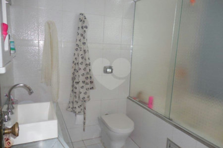 Sobrado à venda com 4 quartos, sendo 3 suítes, em Vila Gustavo, São Paulo, SP