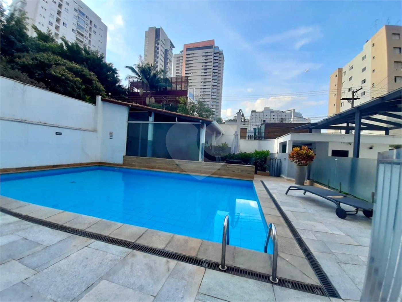 Apartamento para alugar com 3 quartos, sendo 1 suíte, em Vila Olímpia, São Paulo, SP