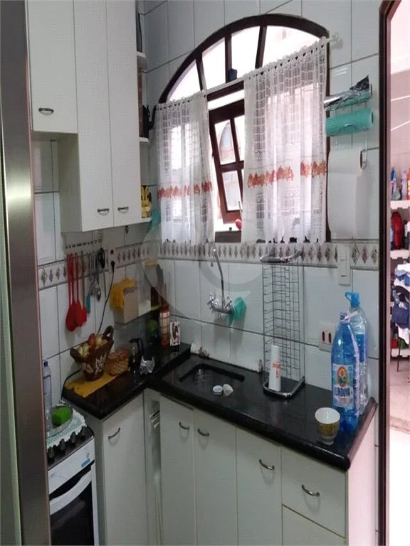 Sobrado à venda com 4 quartos, sendo 3 suítes, em Vila Irmãos Arnoni, São Paulo, SP