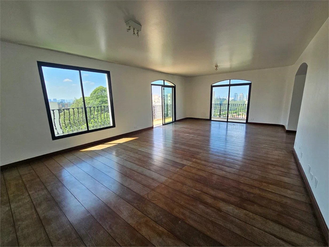 Apartamento à venda com 4 quartos, sendo 2 suítes,  em Jardim Parque Morumbi, São Paulo, SP