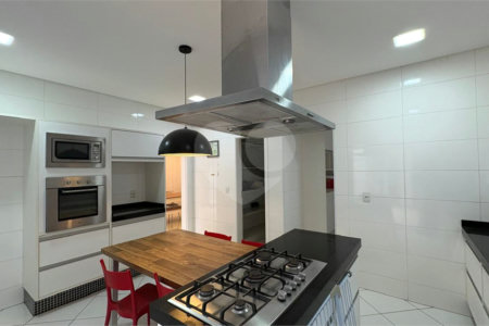 Casa à venda com 4 quartos, sendo 3 suítes, no condomínio Mont Blanc, Sorocaba - SP