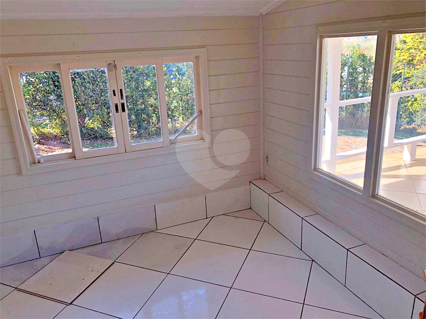 Casa à venda com 4 quartos, sendo 2 suítes, no condomínio Estância Marambaia, Vinhedo - SP
