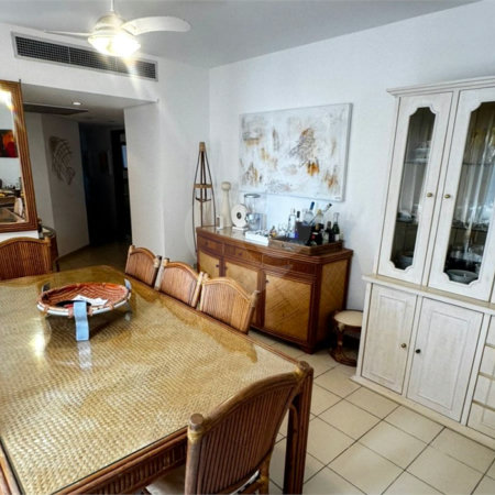 Apartamento à venda com 3 suítes em Pitangueiras, Guarujá, SP