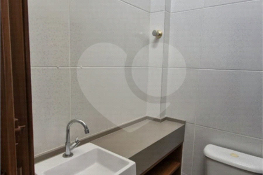 Casa à venda com 2 quartos, sendo 1 suíte, no condomínio A.m.costa, São Paulo - SP