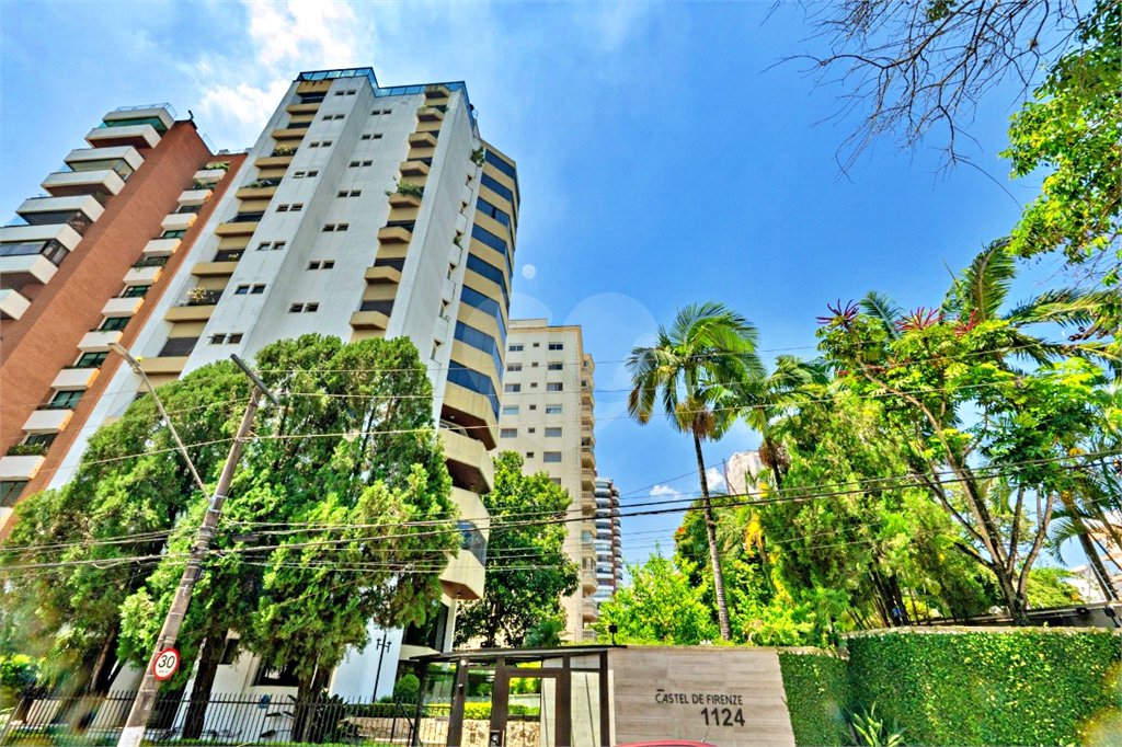 Apartamento à venda com 3 suítes em Campo Belo, São Paulo, SP