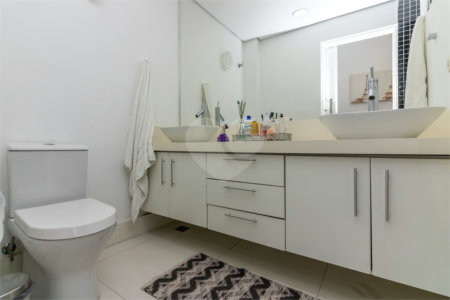 Apartamento à venda com 3 quartos, sendo 1 suíte, em Itaim Bibi, São Paulo, SP
