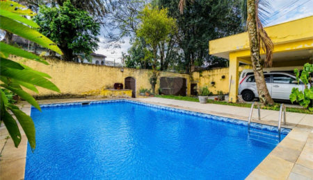 Casa à venda com 3 quartos, sendo 1 suíte,  em Interlagos, São Paulo, SP
