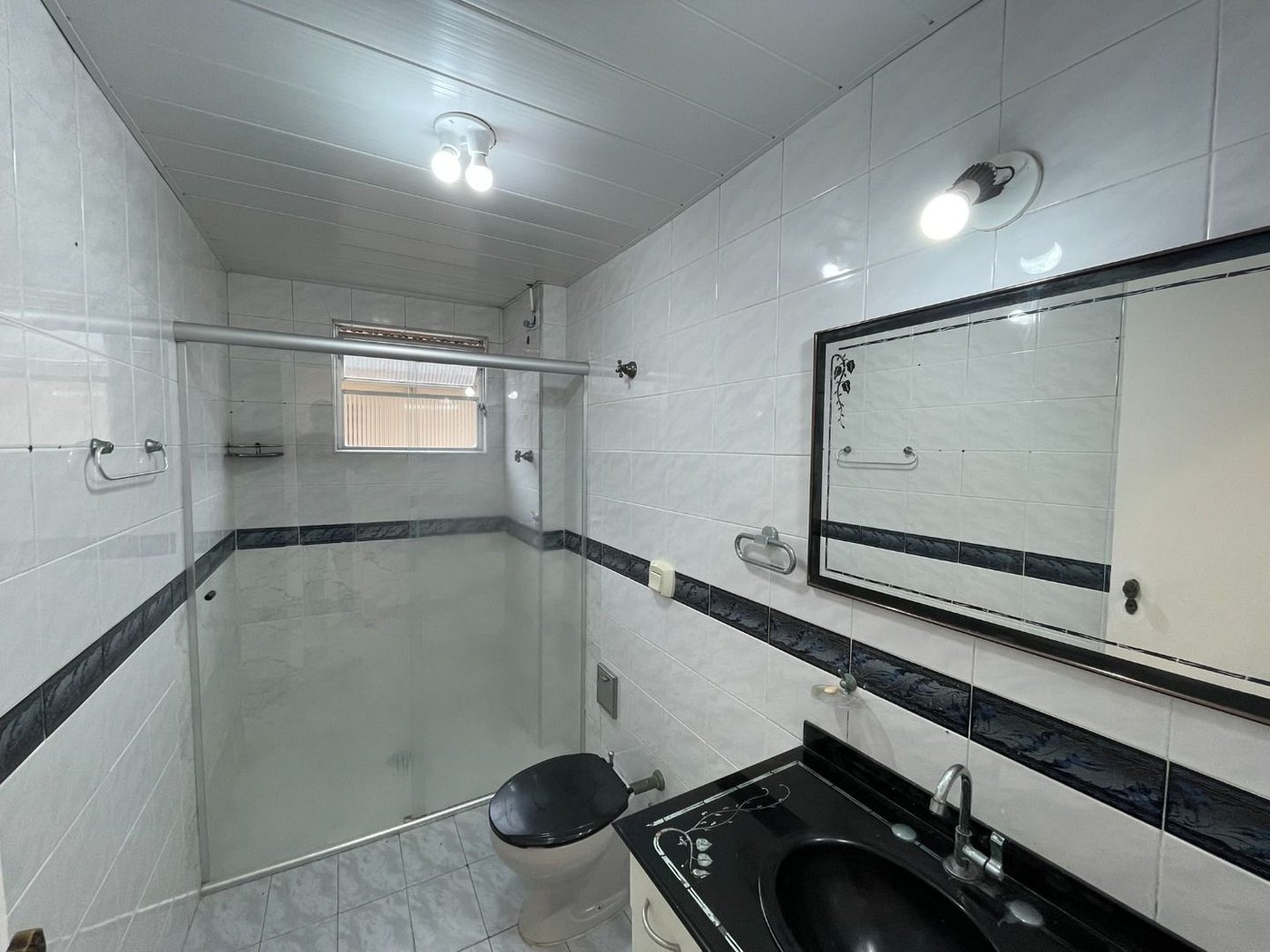 Apartamento 2 dormitórios + dependência, 1 vaga demarcada, no Campo Grande, Santos