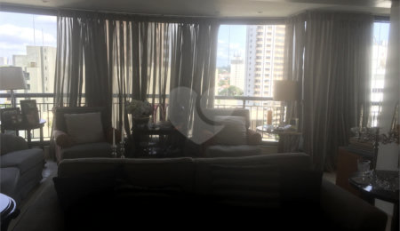 Apartamento à venda com 4 quartos, sendo 3 suítes,  em Moema, São Paulo, SP