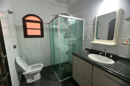 Sobrado à venda ou para alugar com 3 quartos, sendo 2 suítes,  em Arujázinho Iv, Arujá, SP