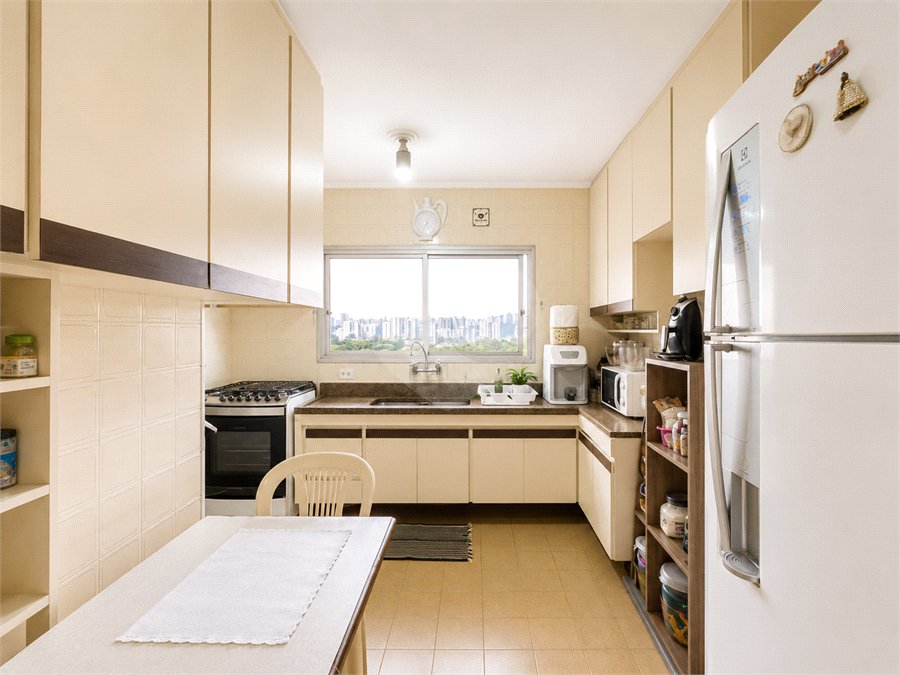 Apartamento à venda com 3 quartos, sendo 1 suíte, em Alto da Boa Vista, São Paulo, SP