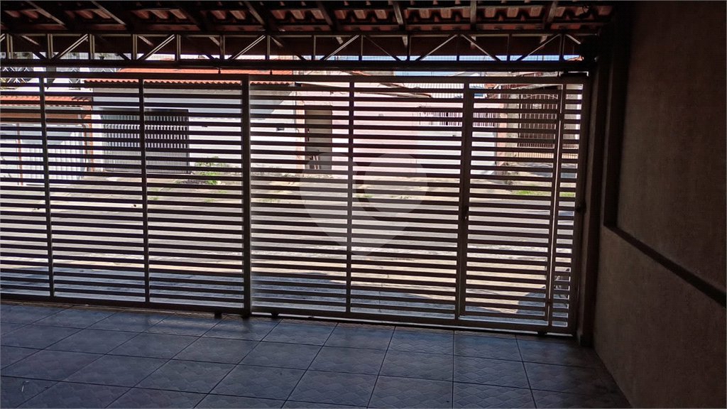 Sobrado à venda com 4 quartos, sendo 1 suíte,  em Parque das Paineiras, Sorocaba, SP