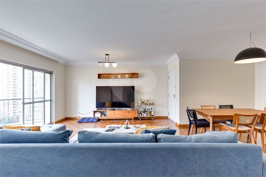 Apartamento à venda com 3 quartos, sendo 2 suítes, em Moema, São Paulo, SP