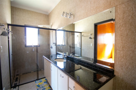 Sobrado à venda com 5 quartos, sendo 3 suítes, no Centro, São Roque, SP