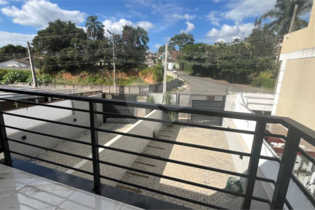 Sobrado à venda ou para alugar com 3 suítes em Jardim do Lago, Atibaia, SP