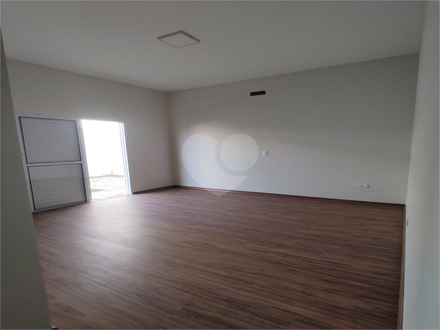 Casa à venda com 3 quartos, sendo 1 suíte,  no condomínio Atibaia Park 1, Atibaia - SP