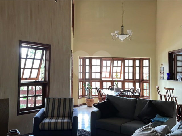 Casa à venda ou para alugar com 3 suítes no condomínio Alpes da Cantareira, Mairiporã - SP