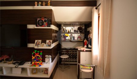 Casa à venda com 3 quartos, sendo 1 suíte,  em Reneville, Mairinque, SP