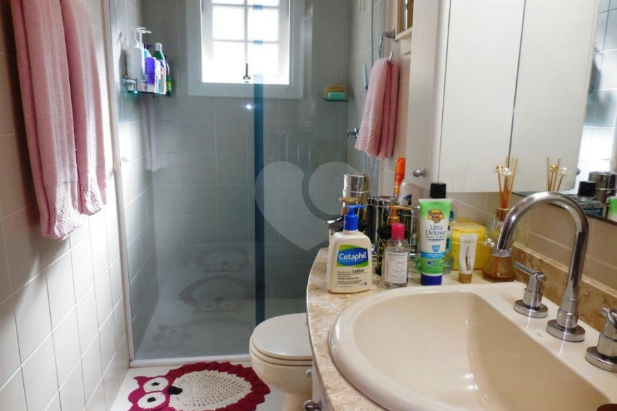 Casa à venda com 3 suítes no condomínio Itatinga I, São Paulo - SP