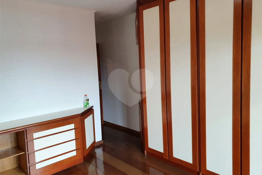Sobrado à venda com 4 quartos, sendo 2 suítes, em Tremembé, São Paulo, SP
