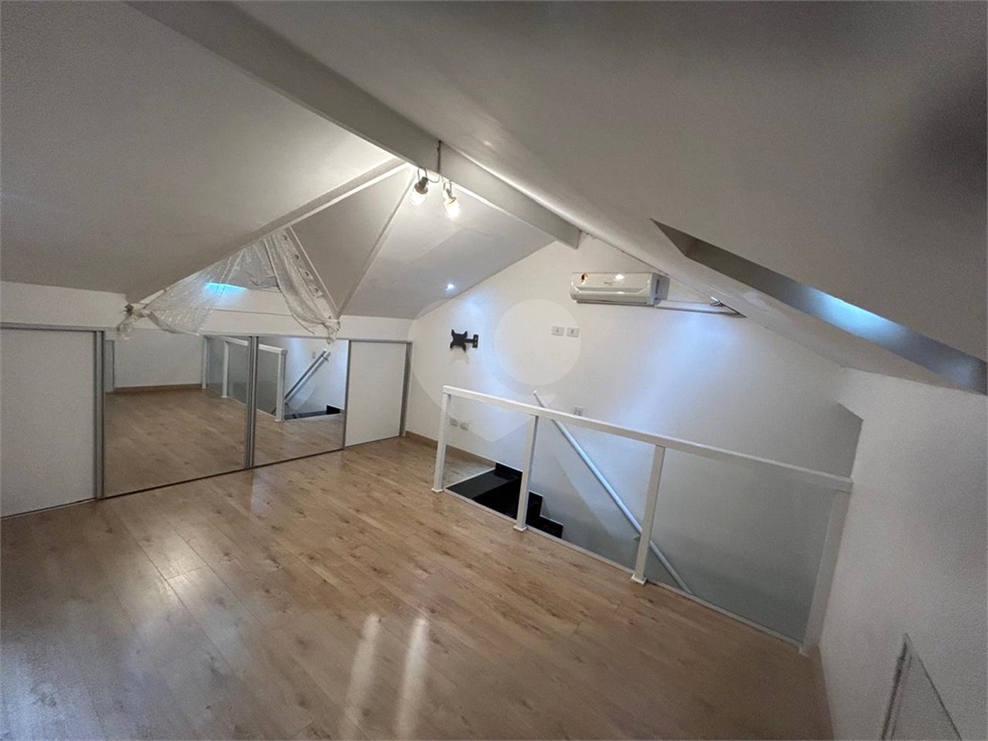 Casa à venda ou para alugar com 3 quartos, sendo 2 suítes,  no condomínio Residencial Erika, São Paulo - SP