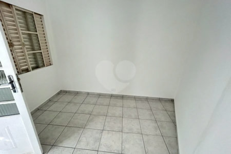 SOBRADO PARA LOCAÇÃO NO PARQUE DOMINGOS COM 03 DORM 01 SUITE 02 VAGAS DE GARAGEM