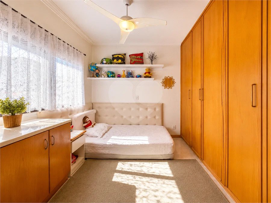 Apartamento de 184 m² em andar alto com 4 dormitórios e 3 vagas em Perdizes