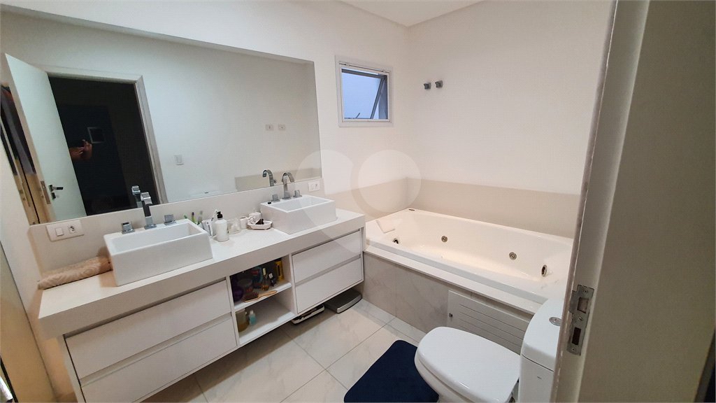 CASA A VENDA NO URBANOVA COM 390M², 5 DORMITORIOS, 6 BANHEIROS, PISCINA, 3 VAGAS, Sjc
