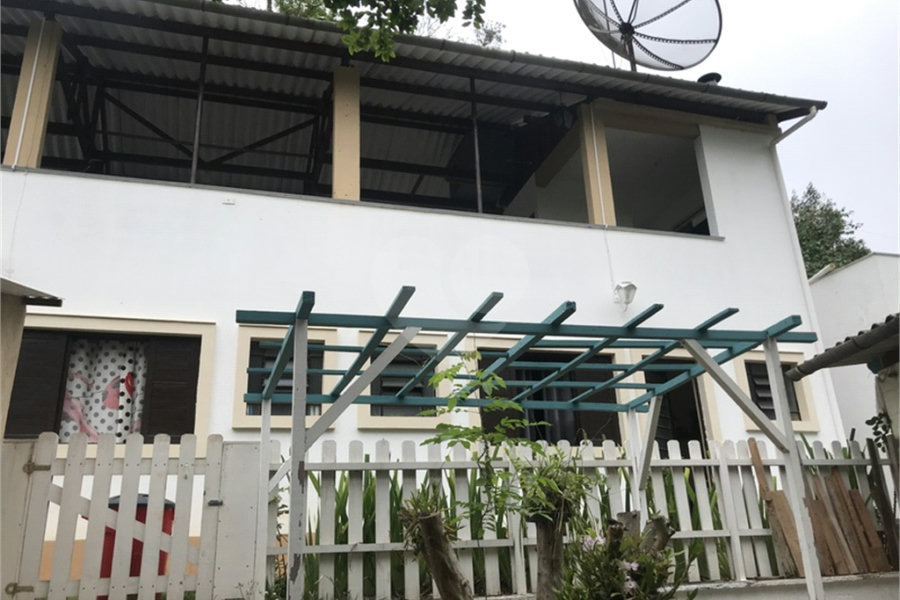 Sobrado à venda com 3 suítes em Serra da Cantareira, Mairiporã, SP