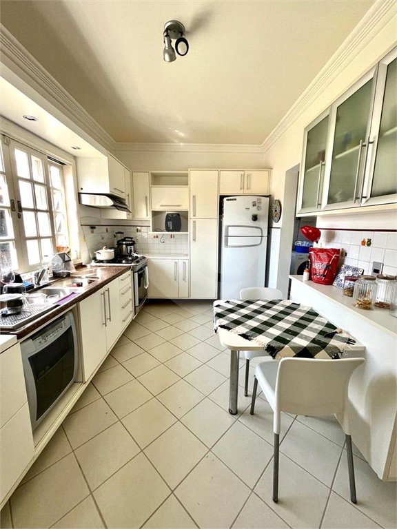 Casa à venda com 5 quartos, sendo 3 suítes, no condomínio Santa Teresa 1, Vinhedo - SP