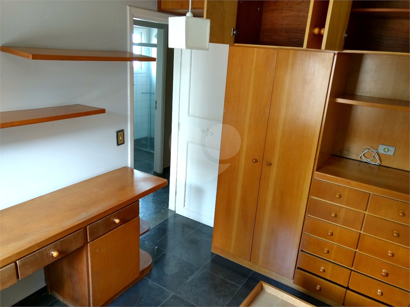 Casa à venda com 3 quartos, sendo 1 suíte, no condomínio Villaggio Dei Fiori, Louveira - SP