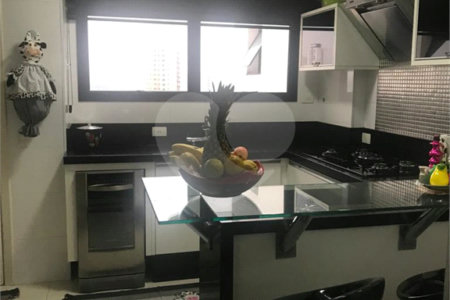 Apartamento à venda com 3 suítes em Vila Regente Feijó, São Paulo, SP