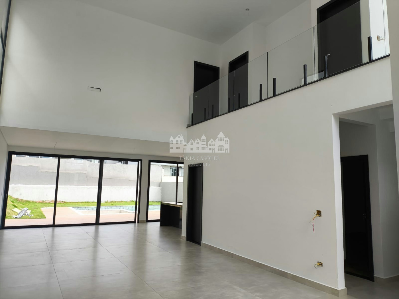 Casa à venda com 4 suítes no condomínio Figueira Garden, Atibaia - SP