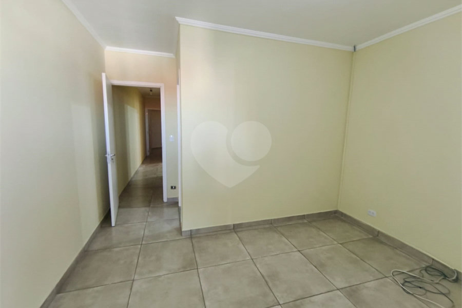 Sobrado à venda com 3 quartos, sendo 1 suíte, em Vila Nivi, São Paulo, SP