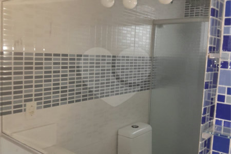 Casa à venda ou para alugar com 4 suítes em Chácaras São Carlos, Cotia, SP