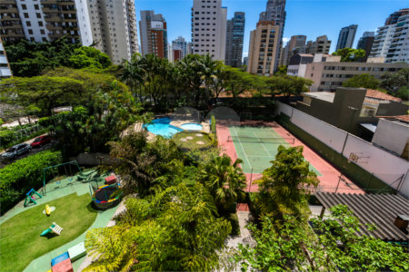 Apartamento à venda com 3 quartos, sendo 1 suíte, em Moema, São Paulo, SP