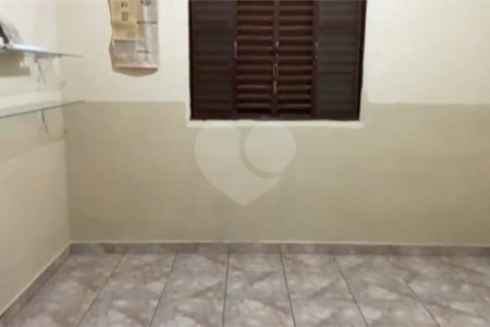 Casa à venda com 3 quartos, sendo 1 suíte,  no Centro, Salto, SP