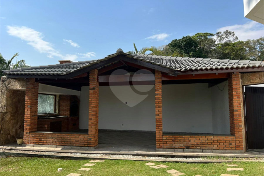Sobrado à venda ou para alugar com 4 quartos, sendo 3 suítes, em Serra da Cantareira, Mairiporã, SP