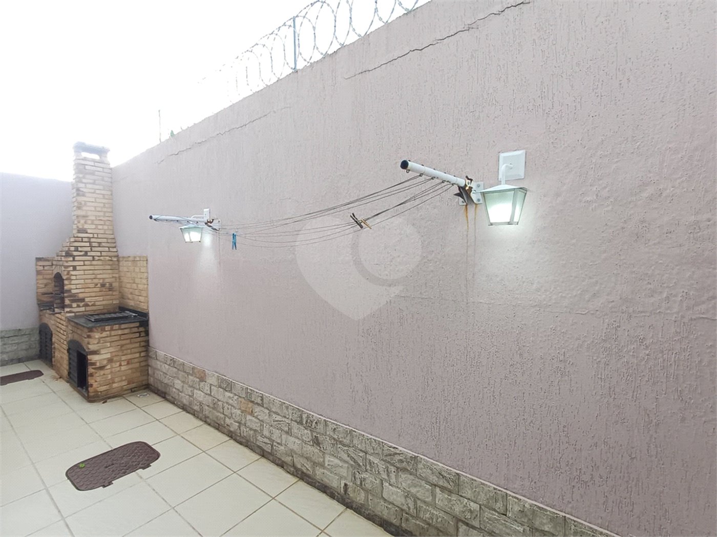 Casa à venda com 3 quartos, sendo 2 suítes, no condomínio Village da Posse, Rio de Janeiro - RJ