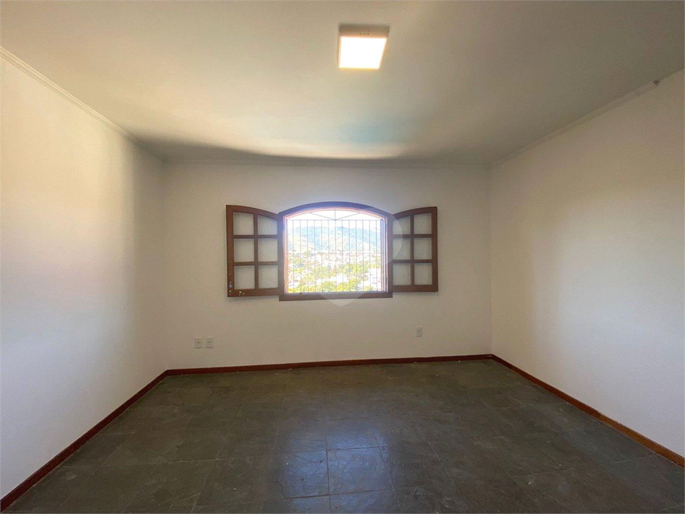 Casa à venda com 4 quartos, sendo 2 suítes,  em Jardim do Lago, Atibaia, SP