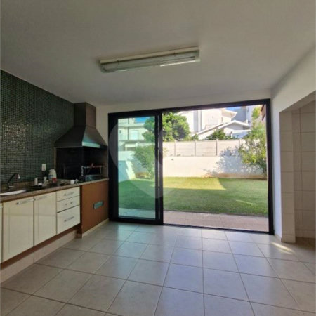 Casa à venda ou para alugar com 3 quartos, sendo 1 suíte, no condomínio Recanto dos Paturis, Vinhedo - SP