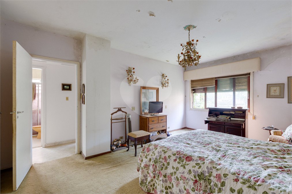 Casa à venda com 4 quartos, sendo 2 suítes, em Alto da Boa Vista, São Paulo, SP