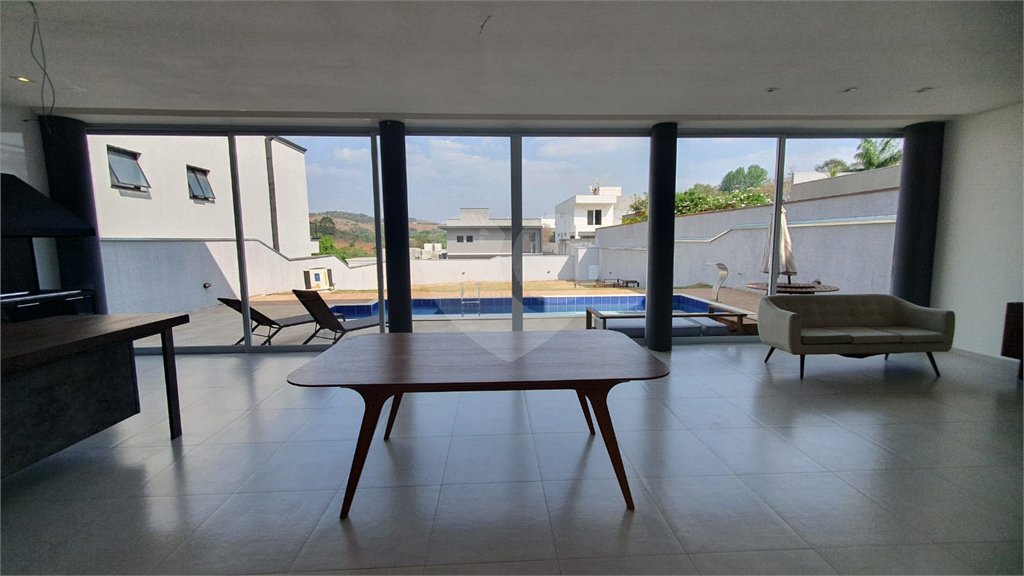 Casa à venda com 3 quartos, sendo 1 suíte, no condomínio Figueira Garden, Atibaia - SP